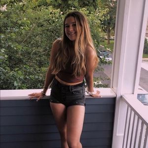 Meet your Posher, Olivia